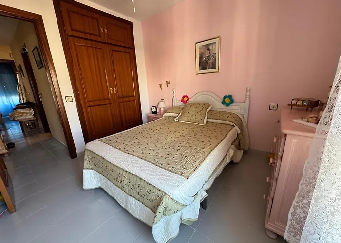 En Malaga, Torremolinos, Cerca De La Playa