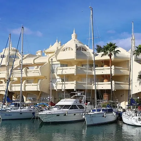 En Malaga, Torremolinos, Cerca De La Playa Malaga